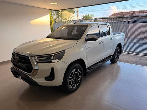 TOYOTA HILUX 2.8 D-4D TURBO DIESEL CD SRX 4X4 AUTOMÁTICO